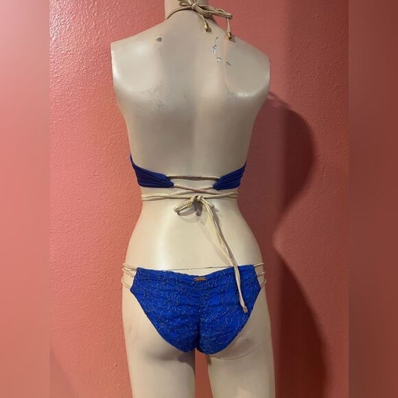 BEACH BUNNY MADAGASCAR GLAM BIKINI SET.. - Picture 2 of 13